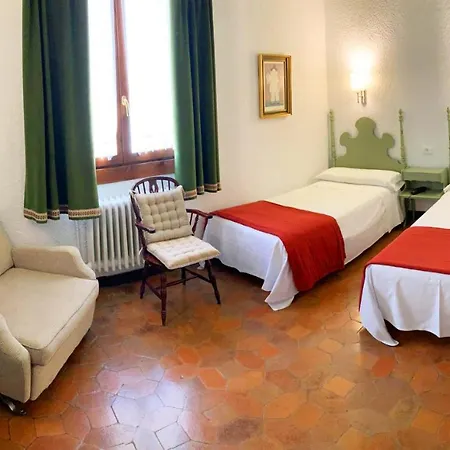 阿斯纳尔伯爵酒店