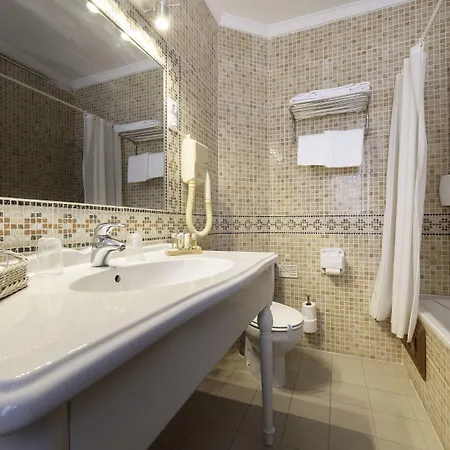 阿斯纳尔伯爵酒店 酒店 哈卡