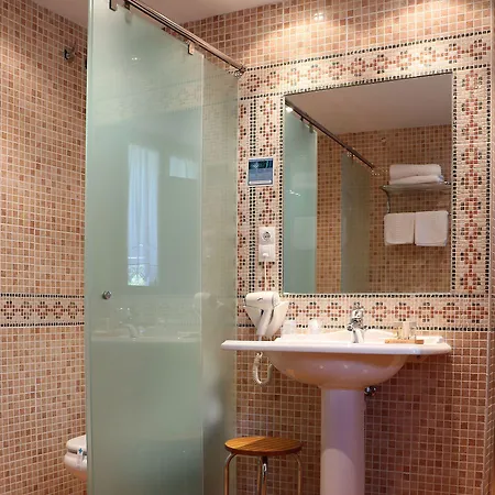 阿斯纳尔伯爵酒店 酒店